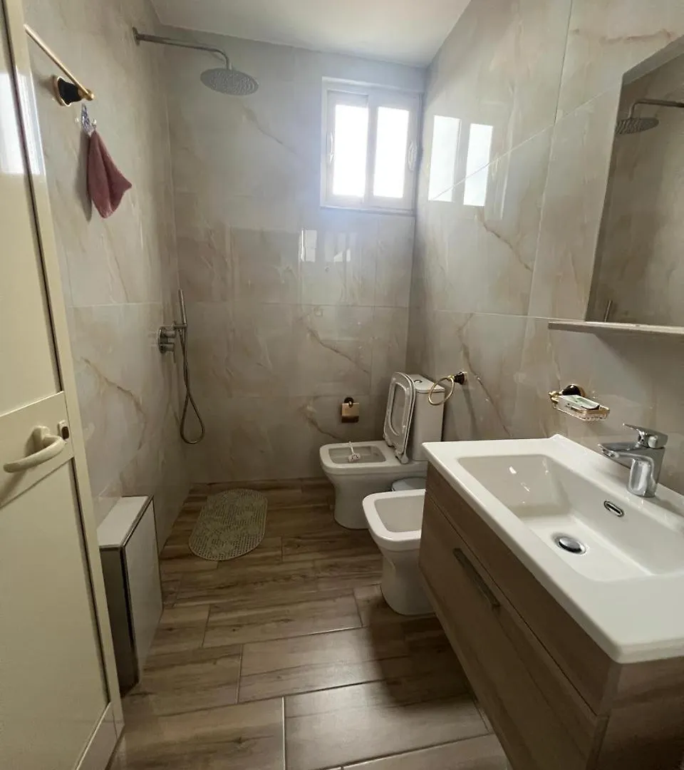 Ferienwohnung Four L'S Arape-Rashbulli